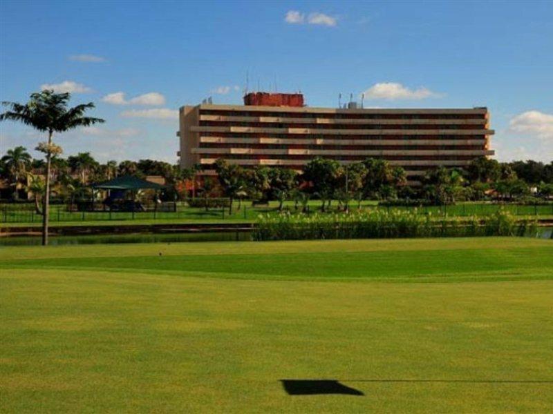 Chateau Mar Golf Resort, Trademark Collection By Wyndham Лодерхилл Экстерьер фото